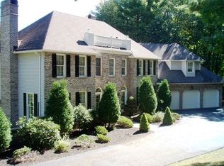 140 Falcon Crest Rd, Middlebury, CT 06762