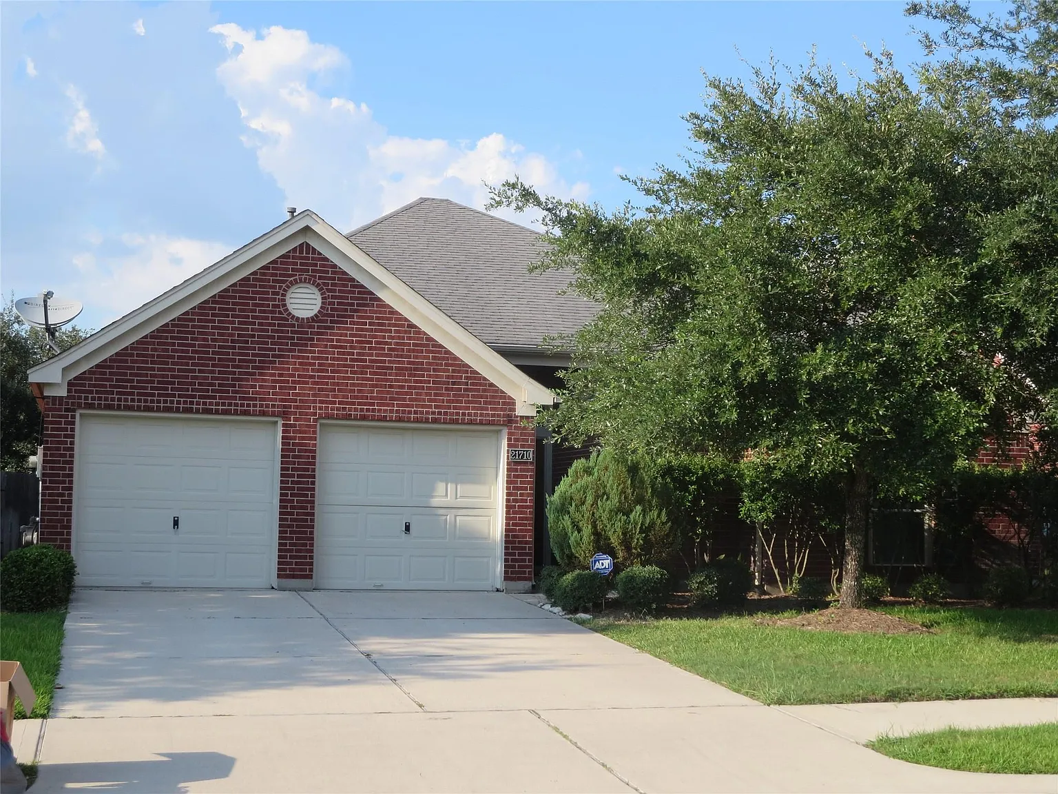 4 bed, 2.0 bath, 2414 sqft, $2,245 — Photo 2