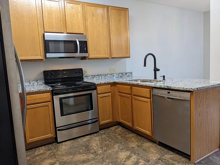 655 Woodduck Dr #J — Photo 32