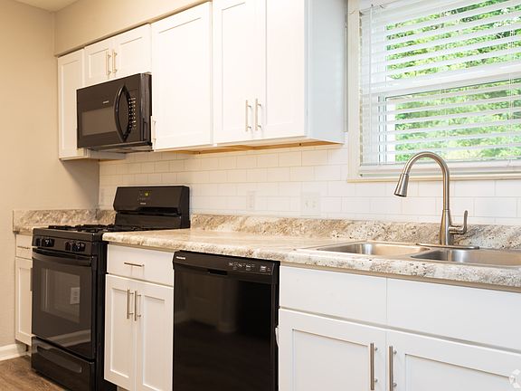 2nd image of 1220 Carriage House Ln #39040