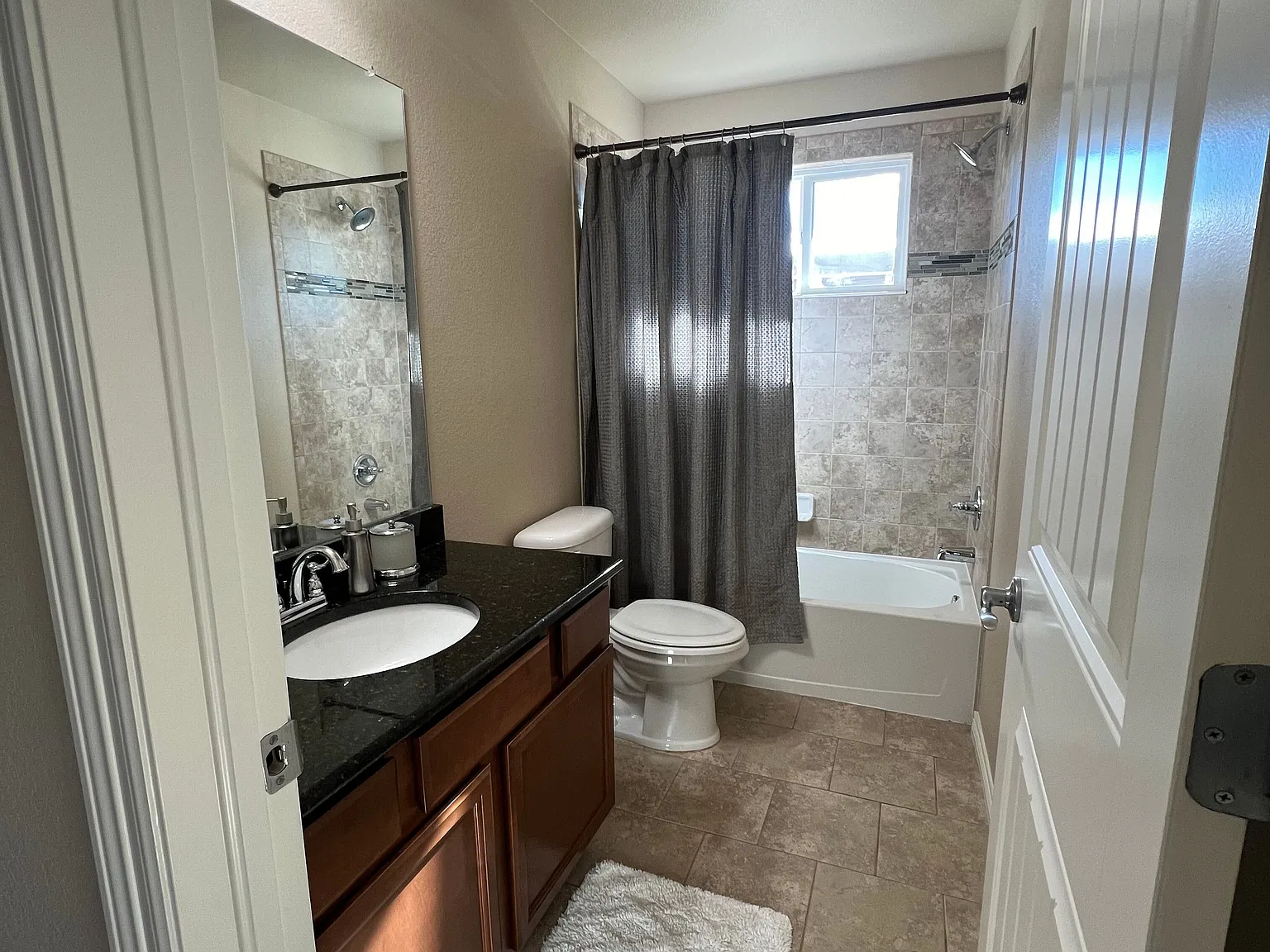 1 bed, 1.0 bath, 118 sqft, $800 — Photo 3