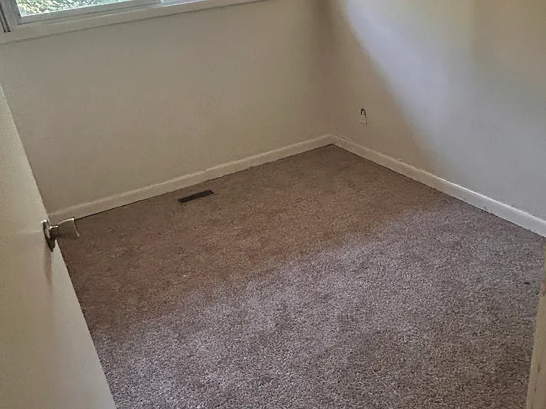 2226 Yale Ct — Photo 5