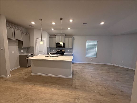 4th image of 1225 Canton Dr