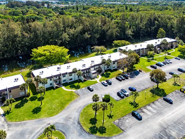 130 Lake Meryl Drive #228, West Palm Beach, FL 33411