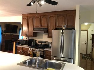 32 Ralph St, Springfield, MA 01109