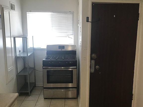 3rd image of 385 E San Fernando St #1B