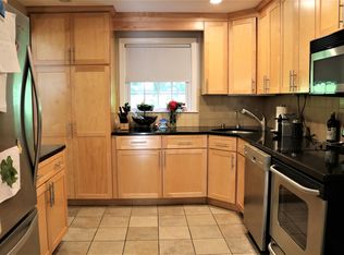 4 Town House Dr, Newton, MA 02460