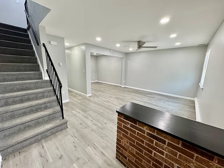 2731 Diane Blvd — Photo 2