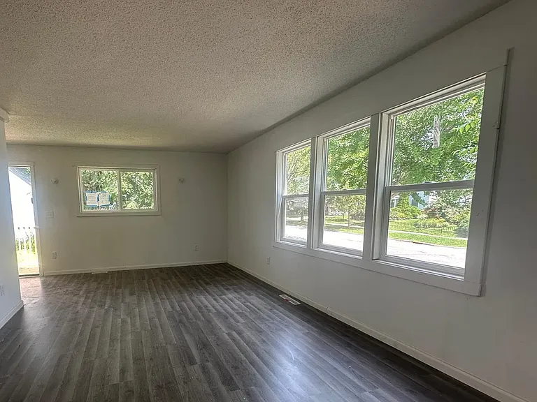 621 Bidwell St — Photo 7