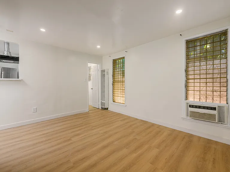 1325 N Orange Dr — Photo 14