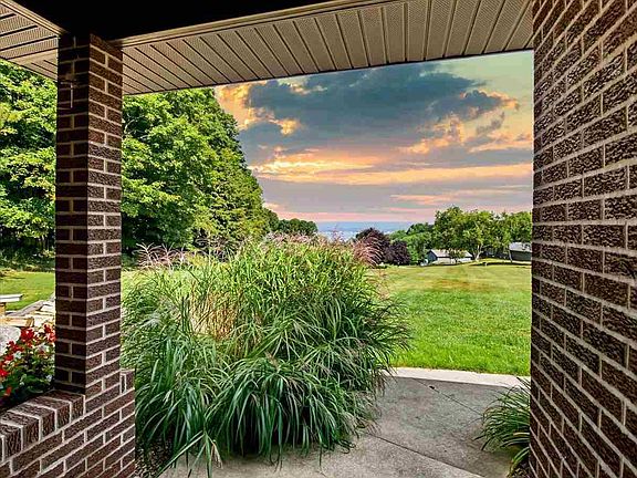 2nd image of 1092 Lac Vue Rd