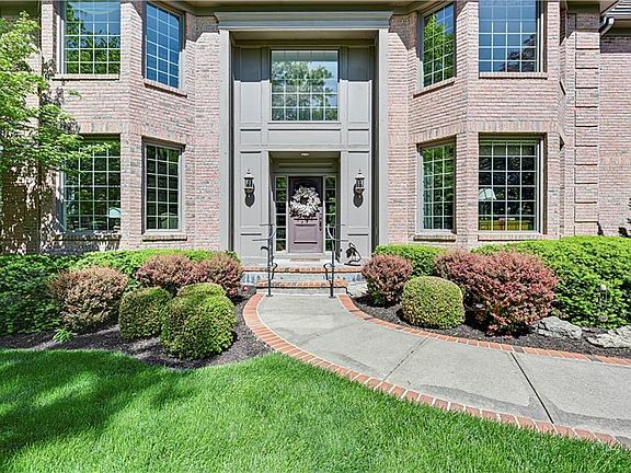 3rd image of 60 W Dundee Ct