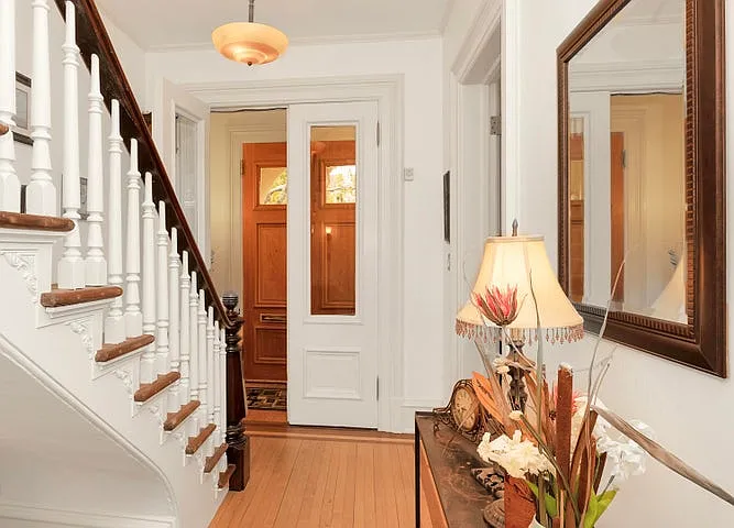 3 bed, 1.5 bath, 3047 sqft, $3,850 — Photo 2