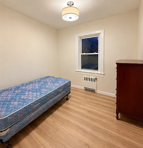 3 bed, $1,300 — Photo 2