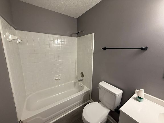 3rd image of 1005 Lucy Ln
