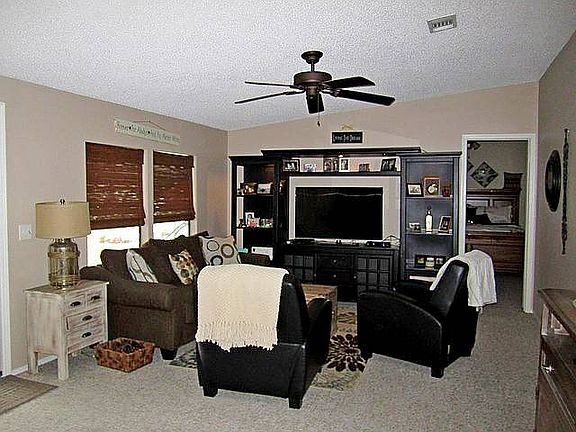 4th image of 2025 Abbeyview Dr