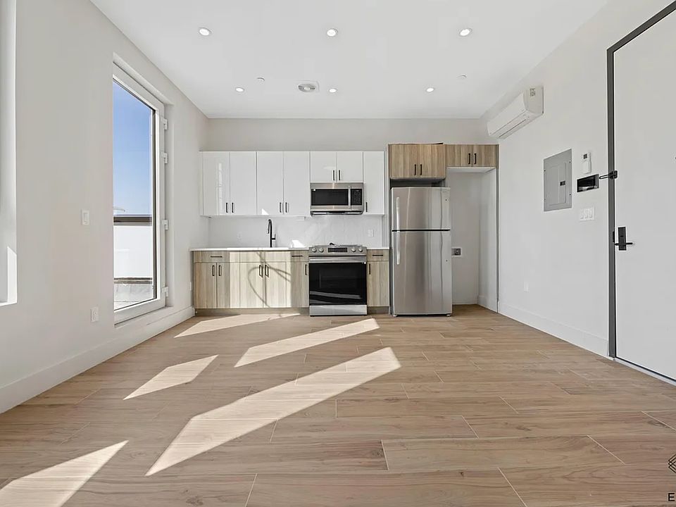 2nd image of 1116 Rogers Ave #A6
