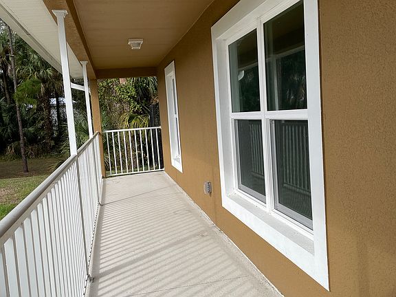 4th image of 3017 E Briarwood Cir