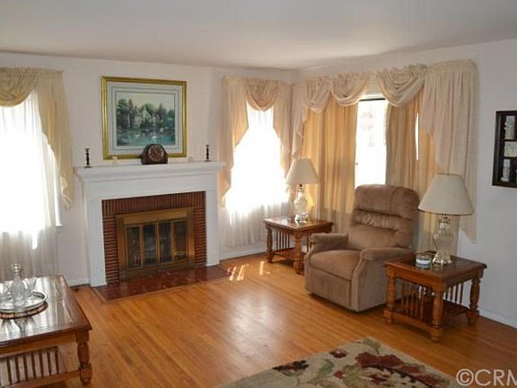4th image of 2700 Cedar Ave