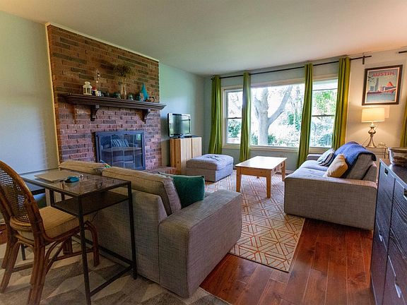 4th image of 3864 Oak Dr