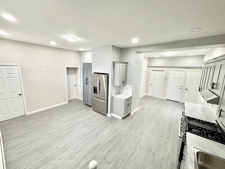 127-129 Fulton St #1 — Photo 2