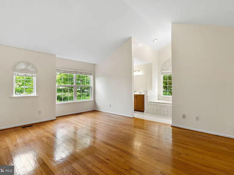 13100 Bustleton Ave — Photo 37