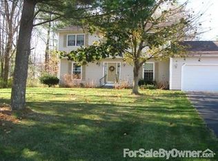 4 Saxony St, Clifton Park, NY 12065