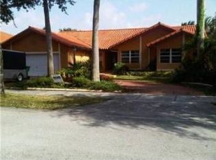 8610 NW 169th Ter, Miami Lakes, FL 33016