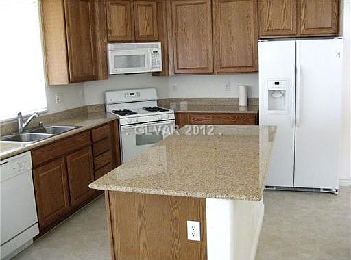 2nd image of 5032 Blue Rose St