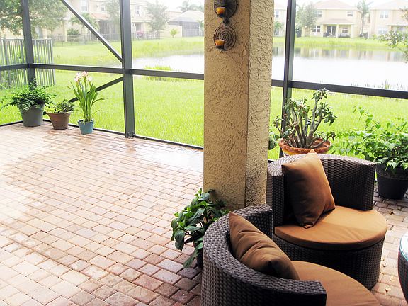 Large Screened Patio - Left Side