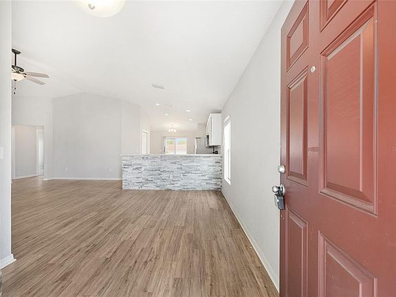 4th image of 9074 SE 47th Court Rd