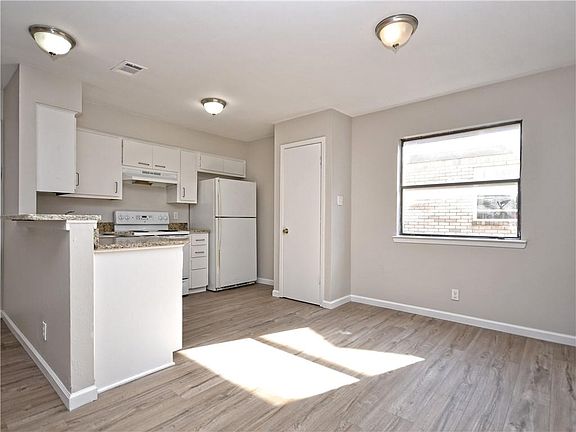 5th image of 5502 Rose Hill Cir #C