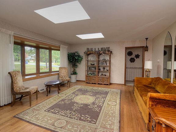 3rd image of 3N211 Valewood Dr