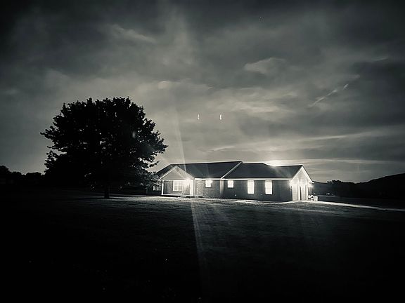 3rd image of 10926 Pickett Ridge Rd