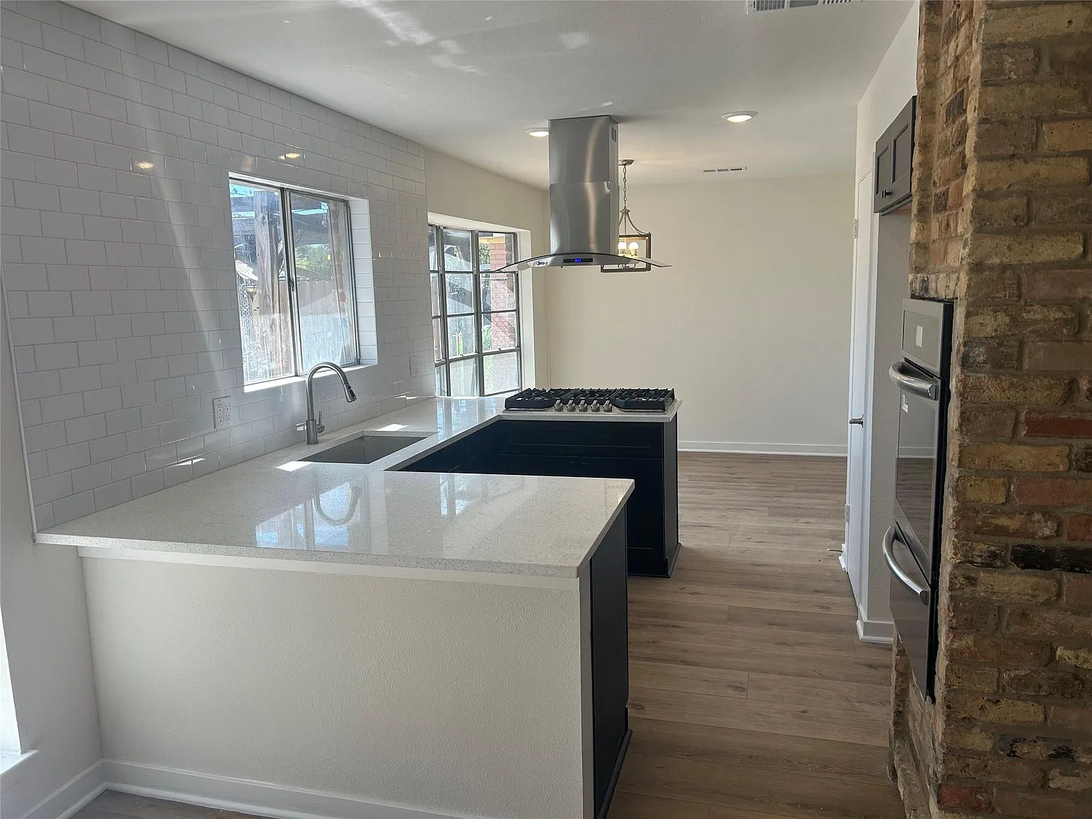 3 bed, 2.0 bath, 1527 sqft, $1,800 — Photo 3