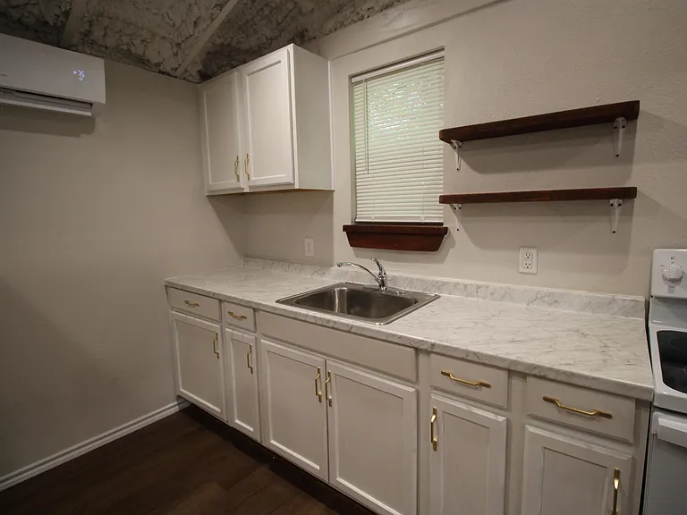 213 N Waldrip St — Photo 9
