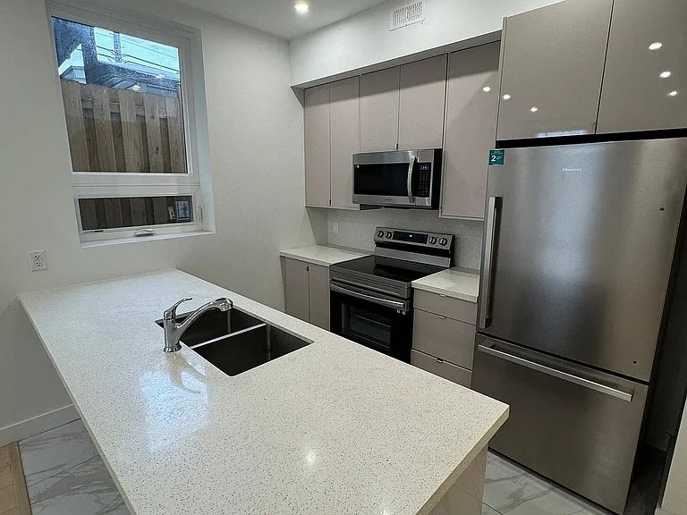 4 B Huron Ave N #2 — Photo 2
