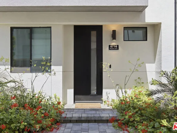 6716 N Royce Ln, Van Nuys, CA 91411