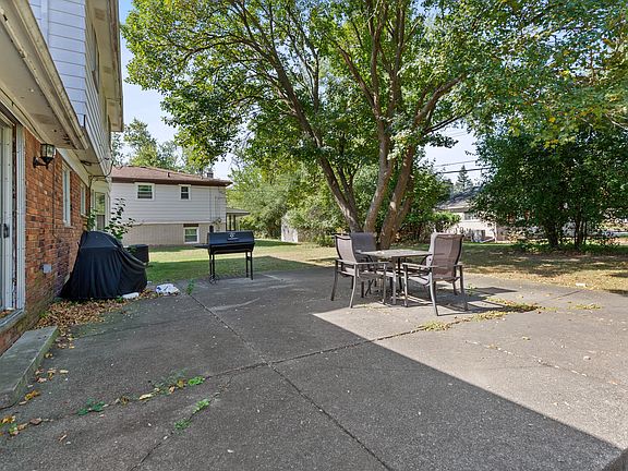 2nd image of 19800 Cherry Hill St