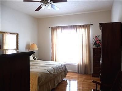 3rd image of 520 Thames Cir