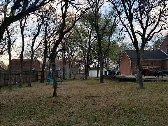 5th image of 1007 Shady Oaks Dr N