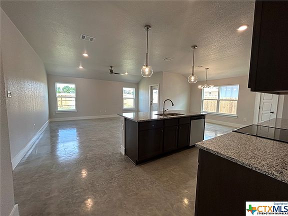 3rd image of 1027 Lexington Dr