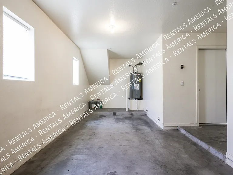 747 N Port Dr — Photo 27