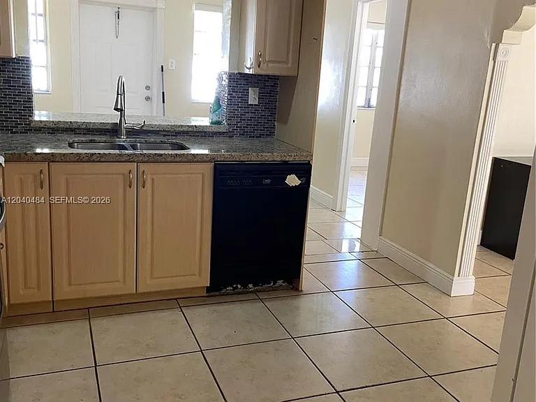 800 NW 76th Ave — Photo 13