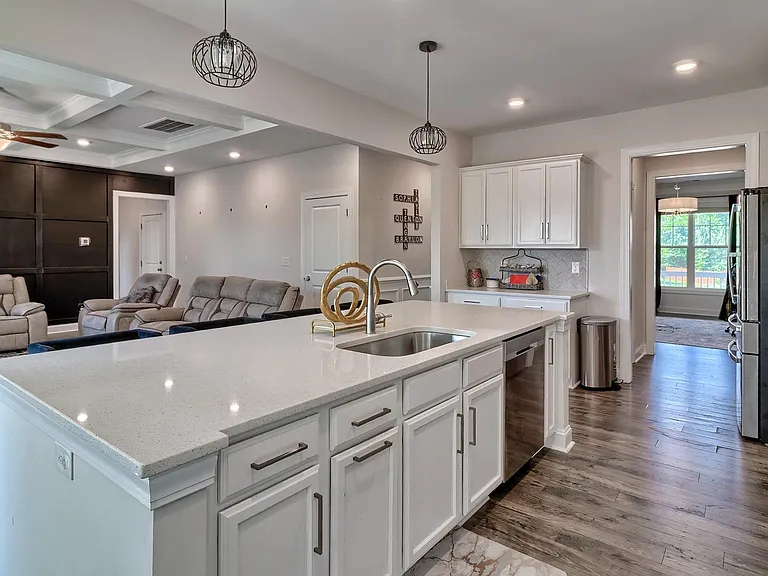 558 Mahonia Rd — Photo 15
