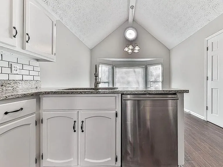 2189 Chartwell Dr — Photo 20