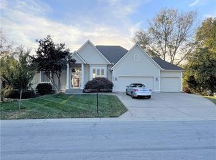 2336 SW Waterfall Dr, Lees Summit, MO 64081