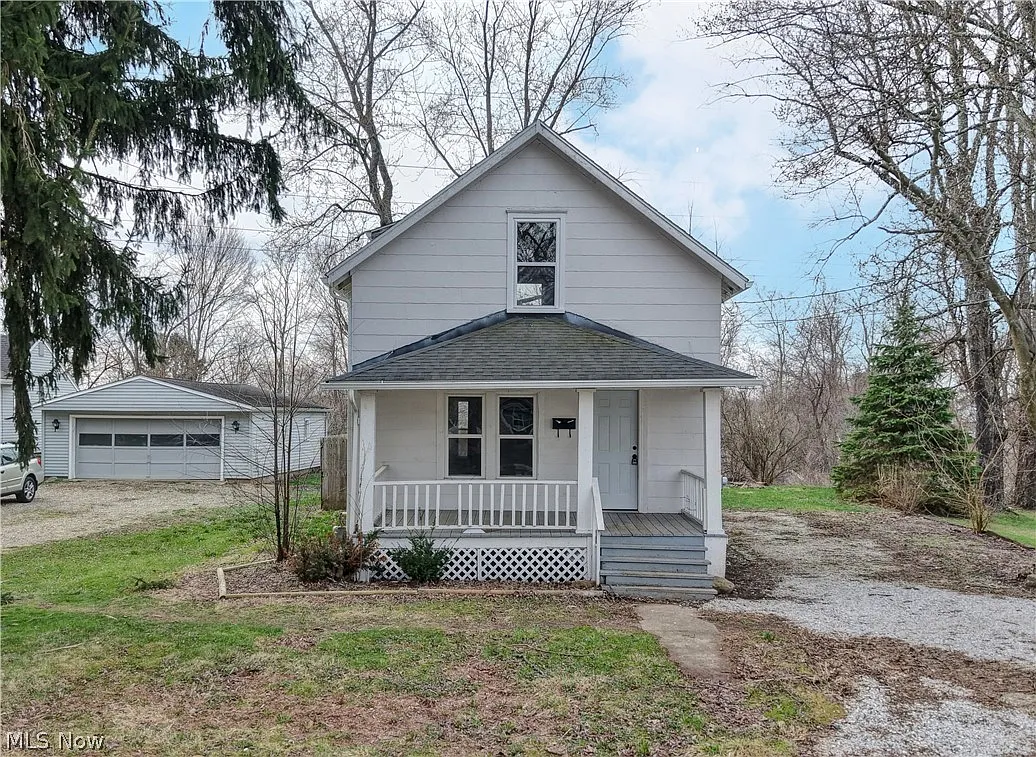 994 Perry Ave photo 1