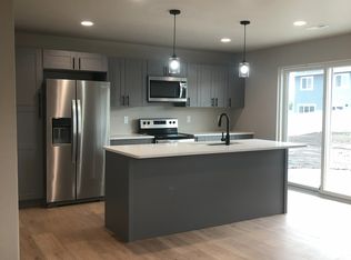 528 Oxford Ave, Harrisburg, SD 57032