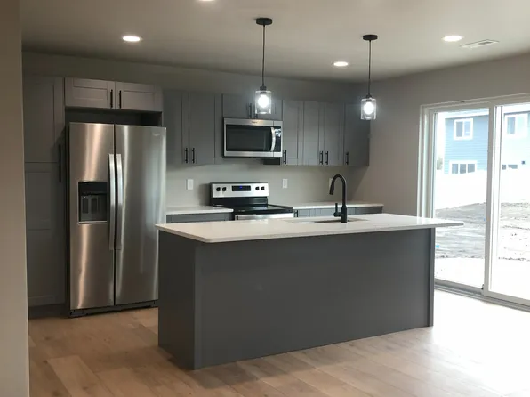 528 Oxford Ave, Harrisburg, SD 57032